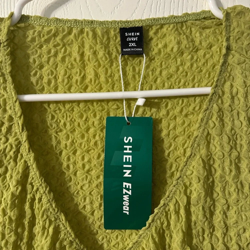 SHEIN Lime Textured V-Neck Top - Picture 3 of 3